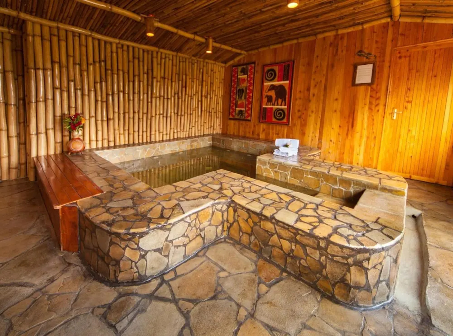 Rhino Watch safari Lodge