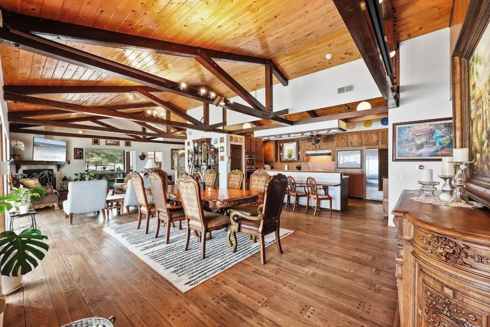 Catalina Courtyard Suites