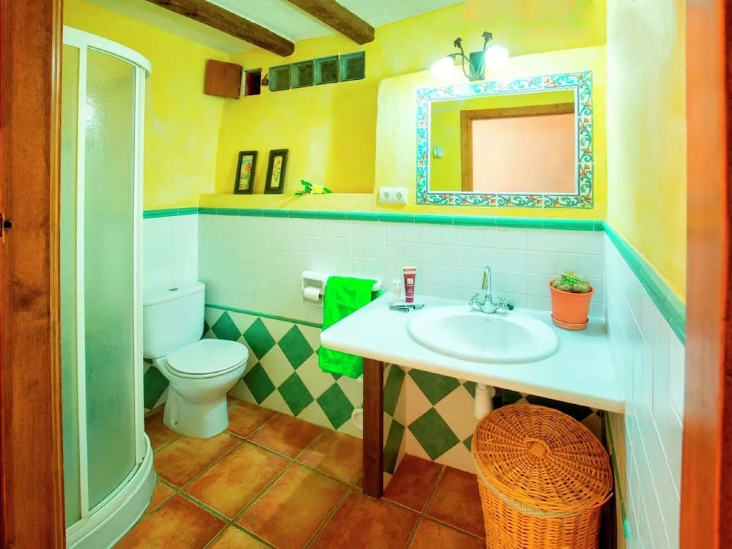 Rustic Mountain Stay, Laroya