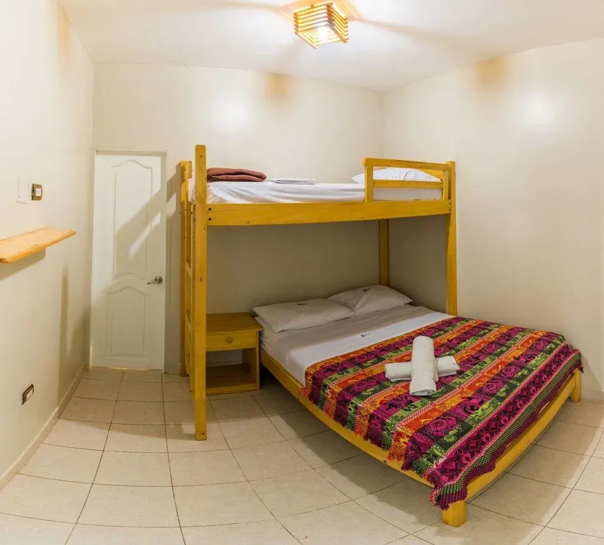 Chescos Hostel & Hotel