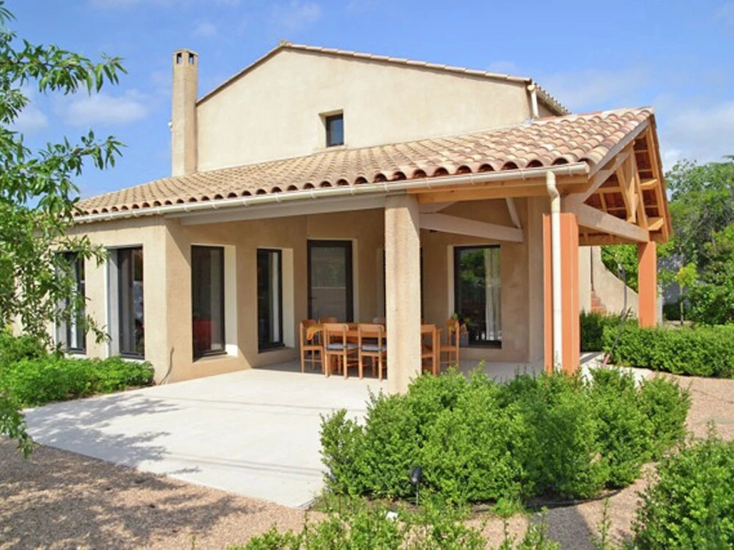 Spacious Villa With Heated Pool With Super Slide Between the Beach and Lake