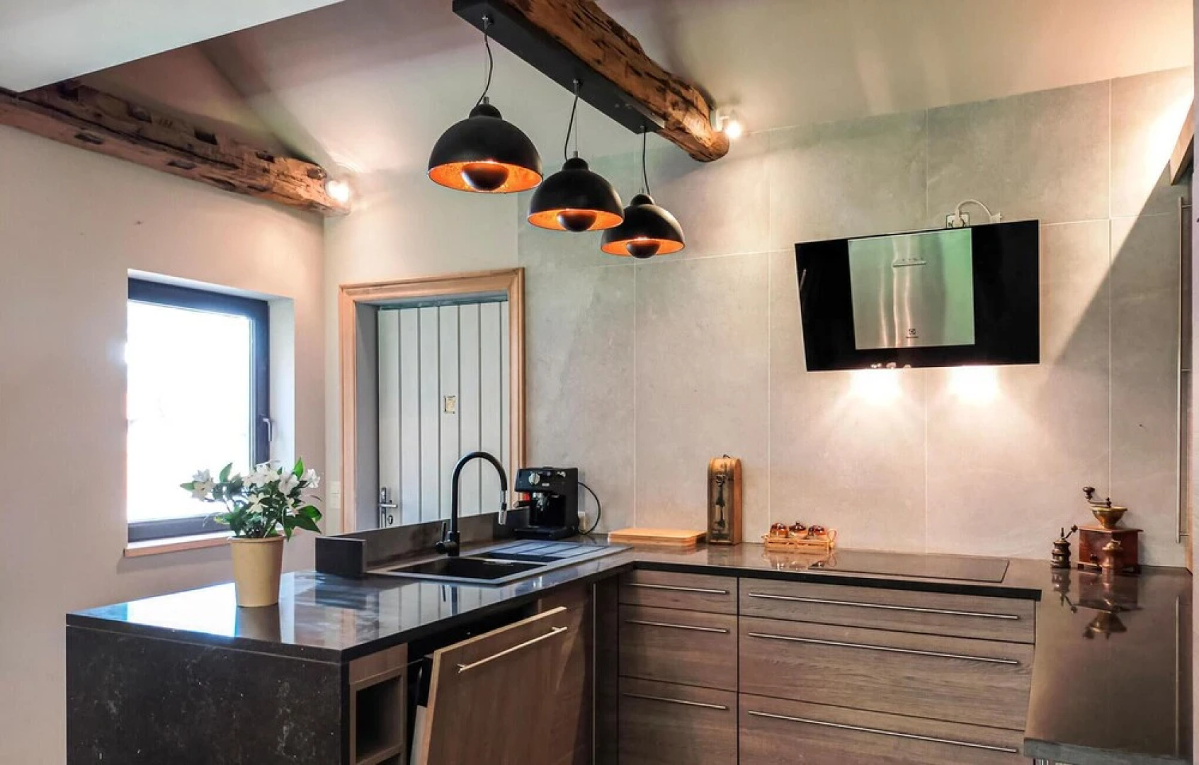 Nice Home in Knesselare With 6 Bedrooms and Wifi