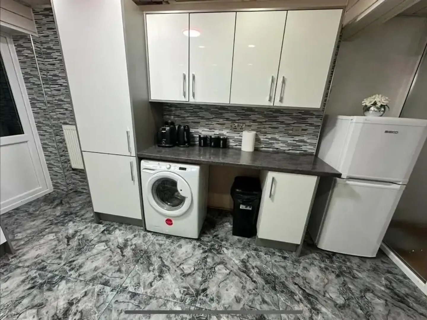 Smethwick - House - Sleeps 8 - Parking