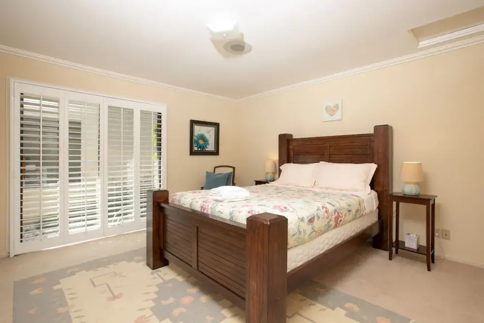 Sunny Pasadena Mansion, Sparkling Heated Pool & Projector Room!