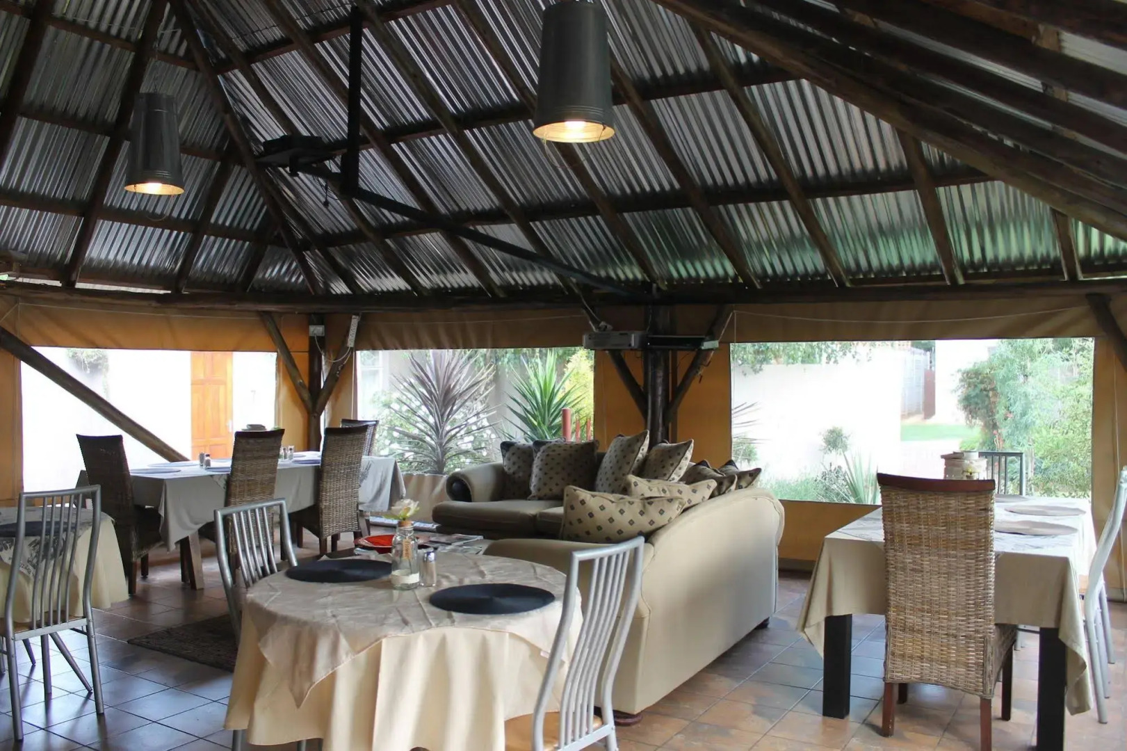 Fin and Feather Guesthouse