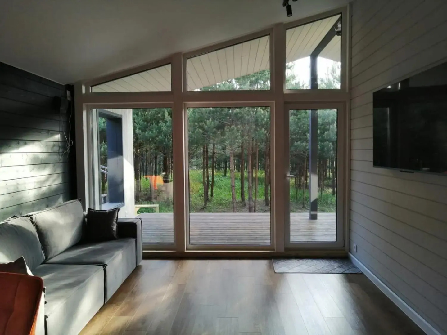 Дом в сосновом лесу