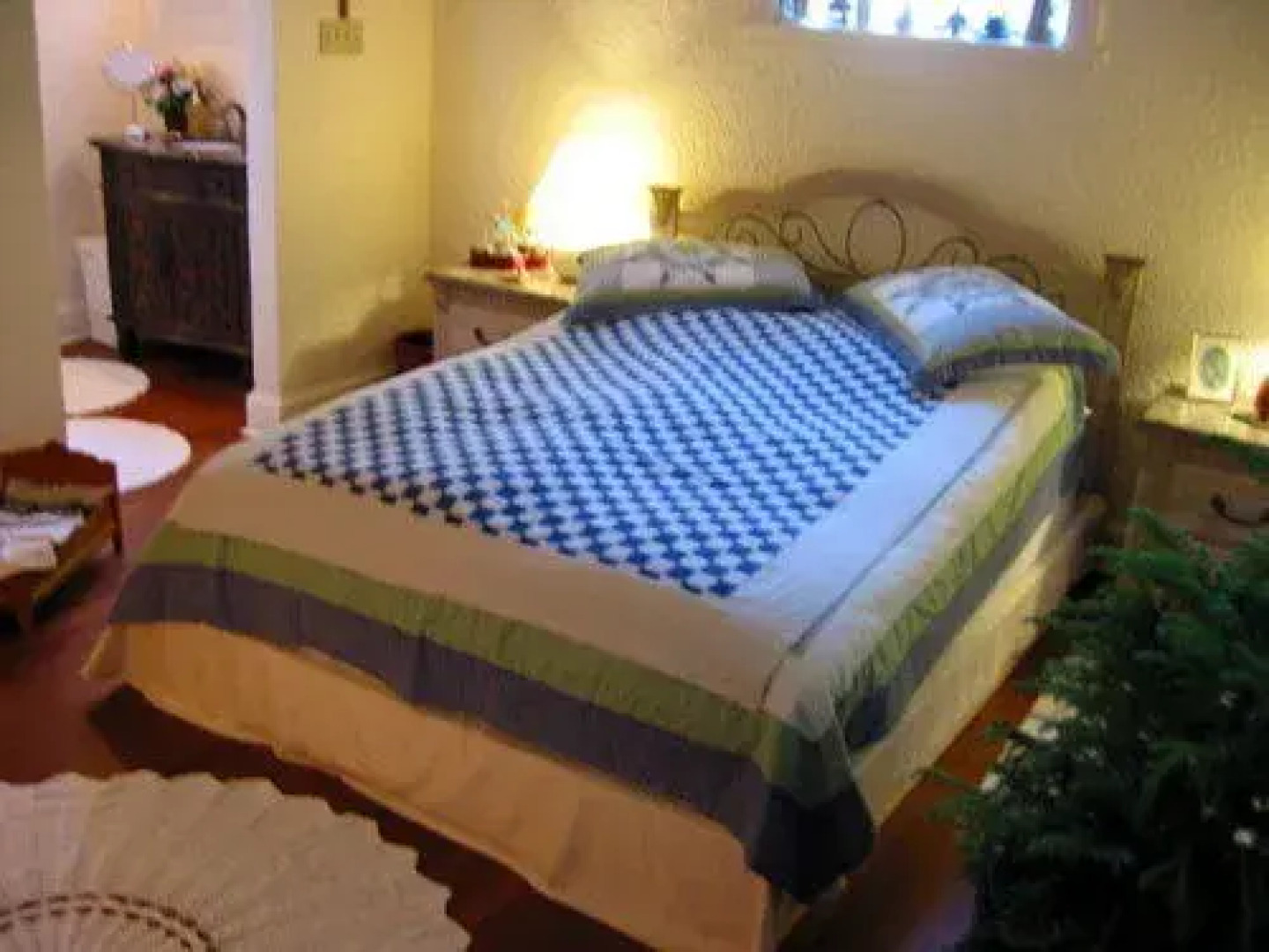 Charm of Qualicum Bed and Breakfast