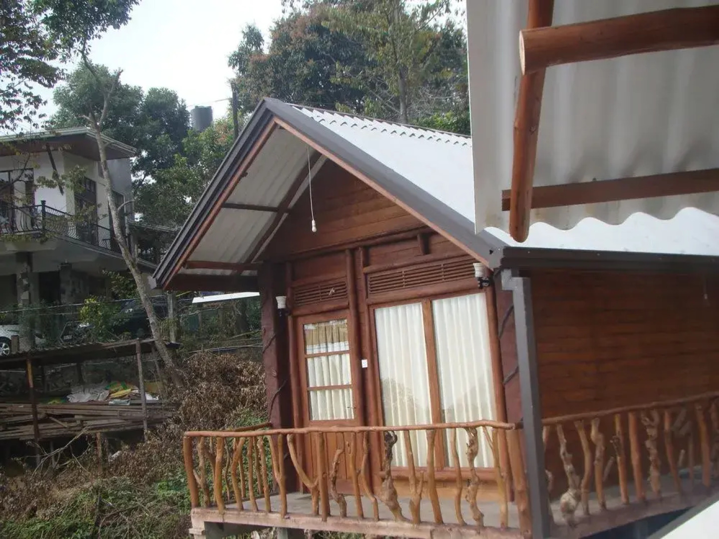 Yoho Okan Rock Wooden Cabana