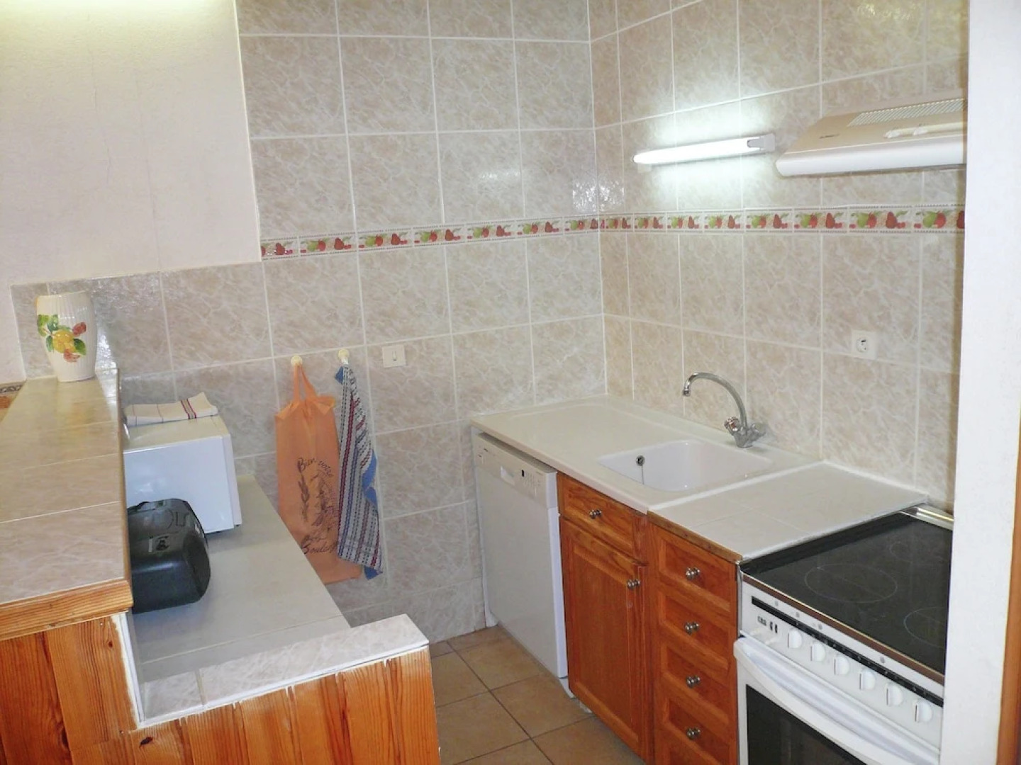 Beautiful Holiday Home, Near Centre. Private Pool. Private Garden. Roofed Terrace