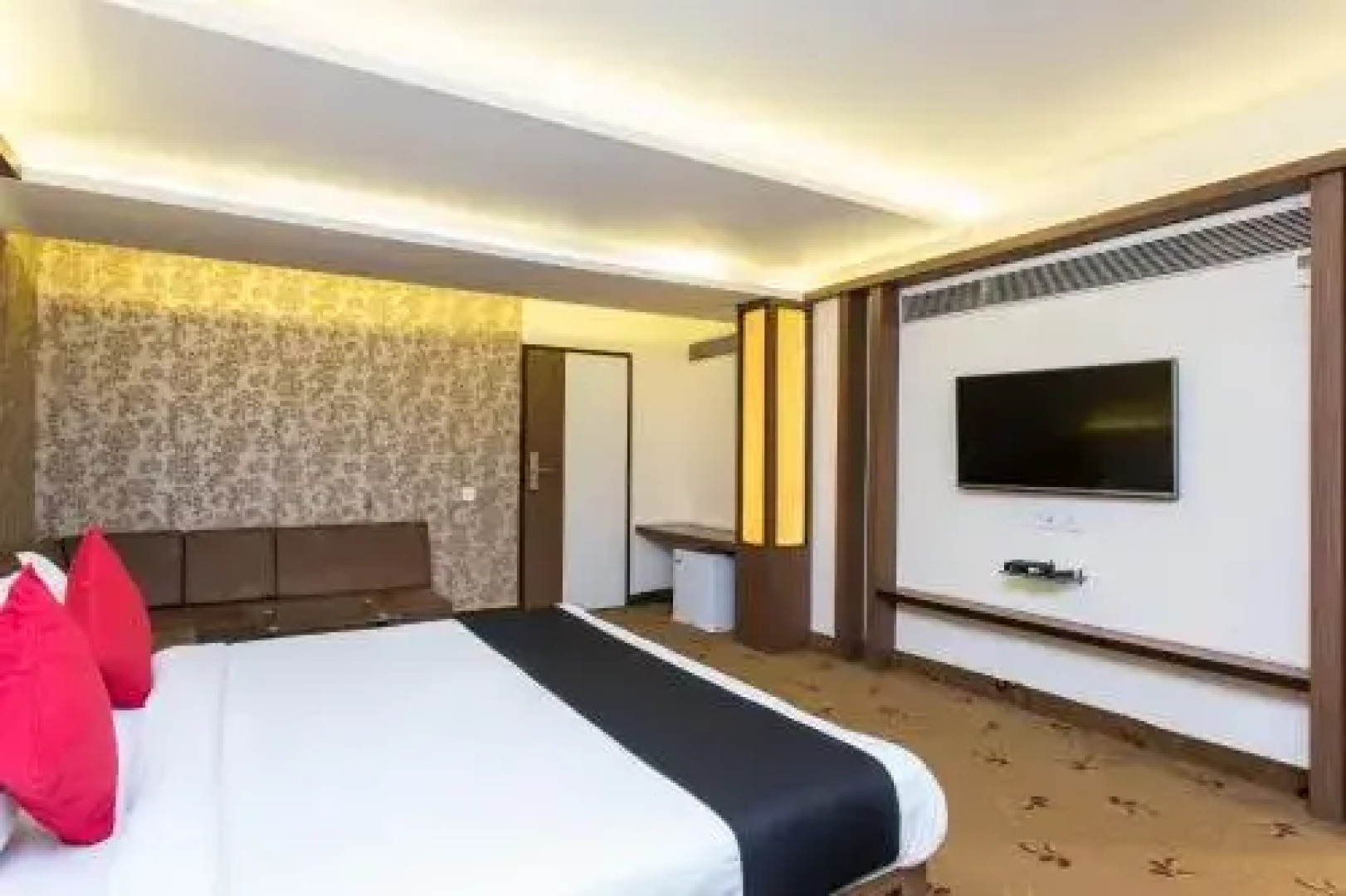 Solaris Hotel And Club