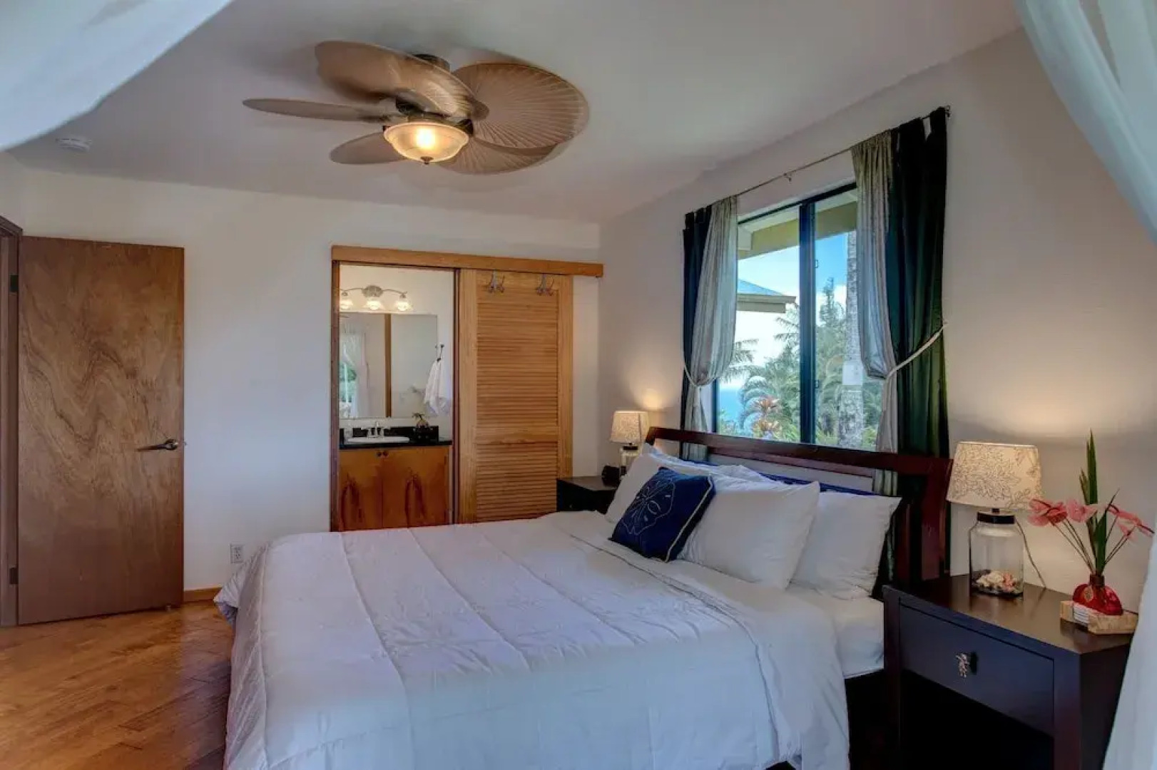 Hamakua Pukana La Hale 3 Bedroom Home by RedAwning