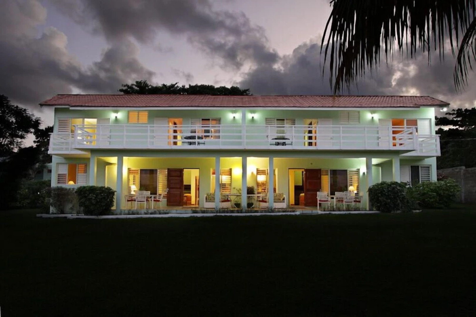 Miramar Villas, 6br by Jamaican Treasures