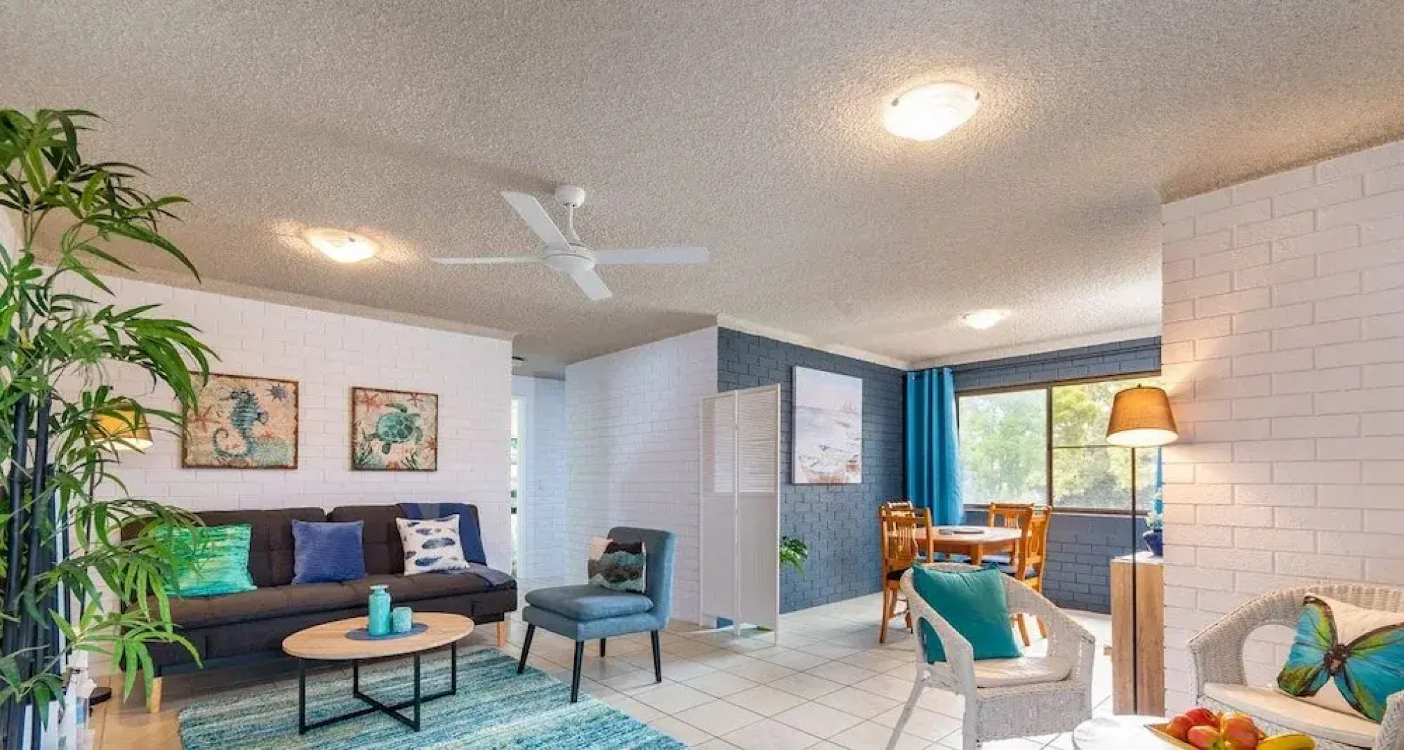 Air Conditioned Unit Stones throw to the Waterfront.