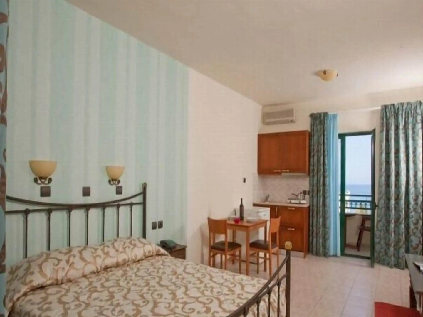 DIAS Hotel & Apartments