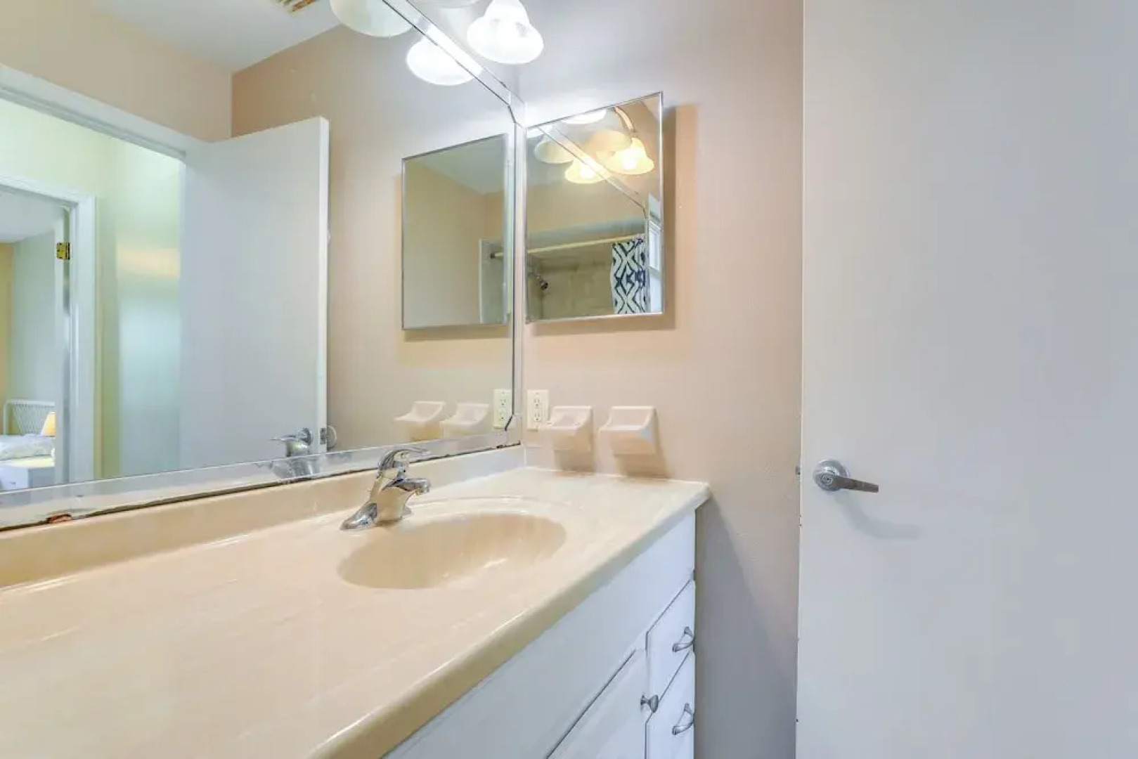 7 Mi to Beach: Pinellas Park Studio w/ Patio