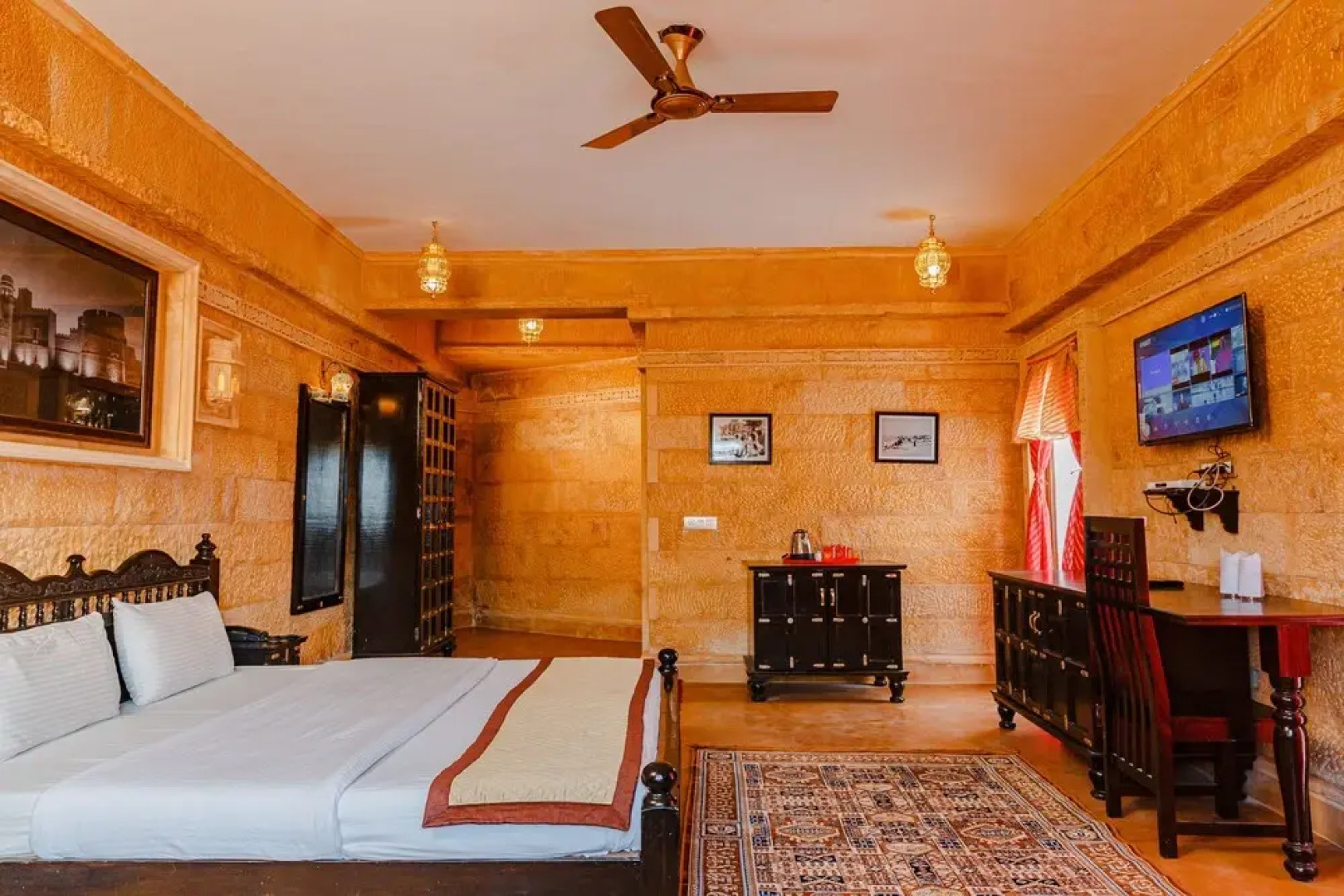 Vista Rooms at Patwa Haveli Road