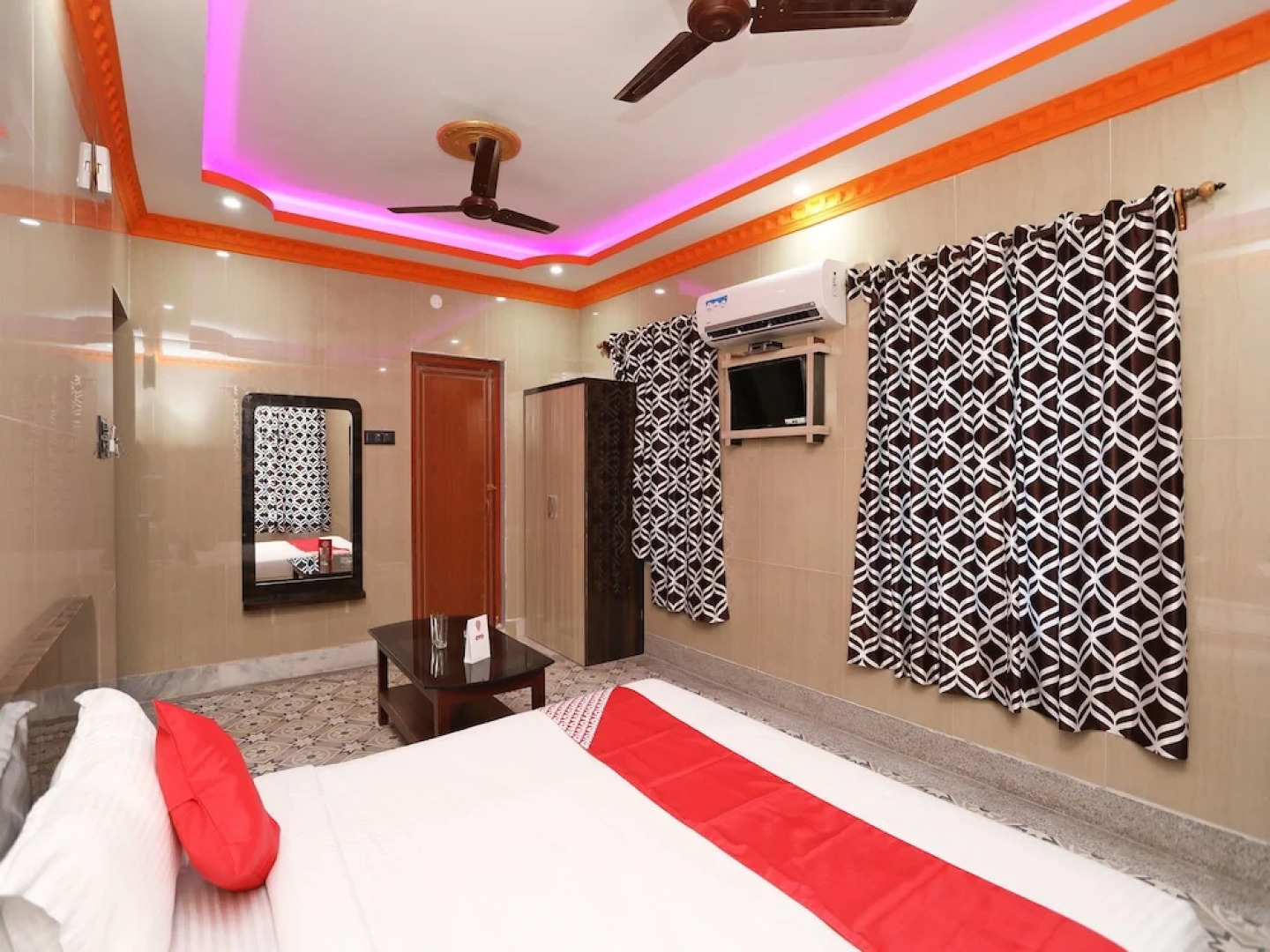 OYO 14868 Hotel Priyadarshini