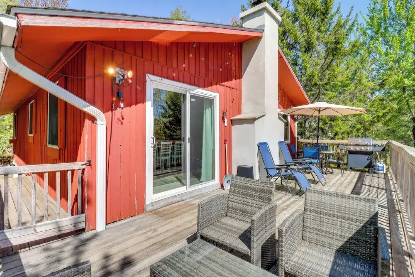 Swim Dock & Game Room: Lakefront Poconos Cabin!