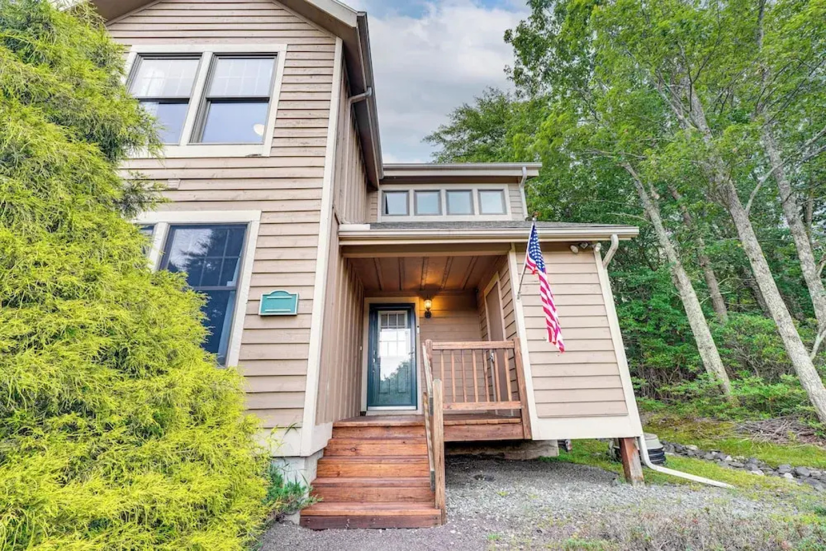 Tannersville Resort Home w/ Deck & Gas Grill!
