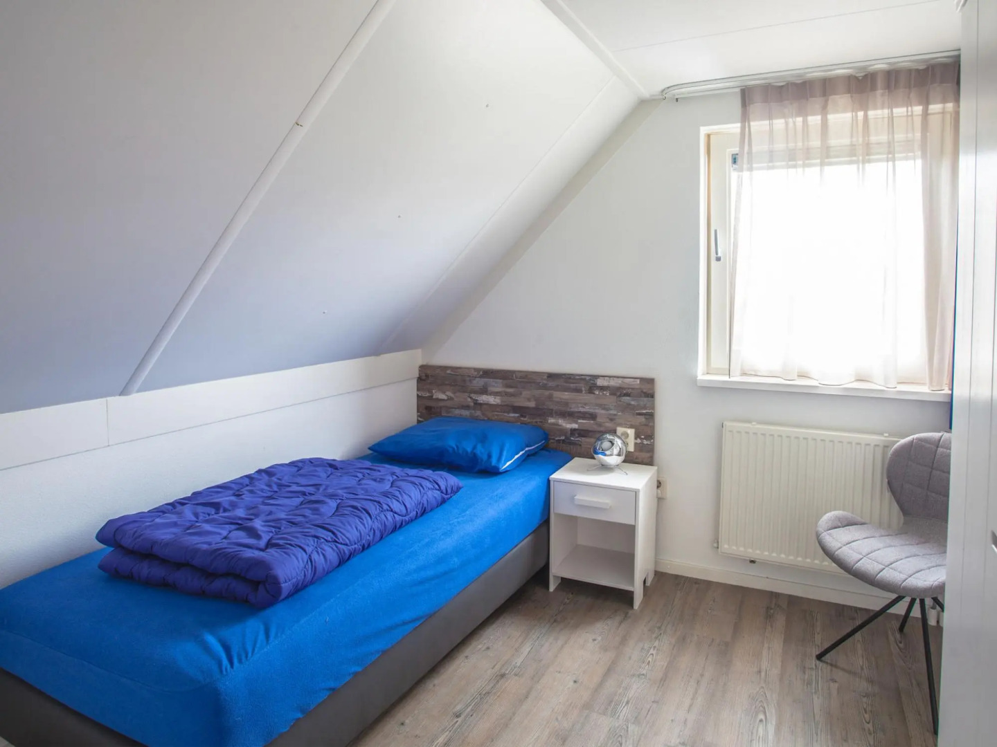 Beautiful house with jetty on inland water, near IJsselmeer