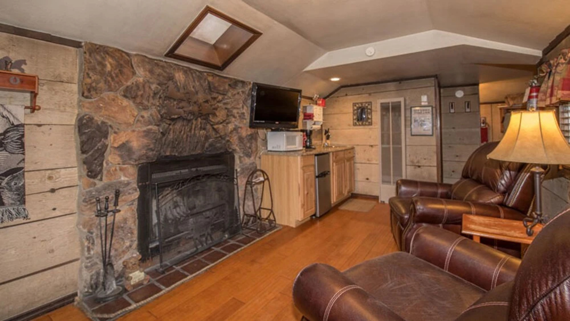 Whispering Pine Cabins