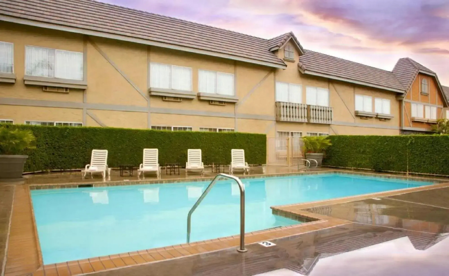 Folk Inn Ontario Airport