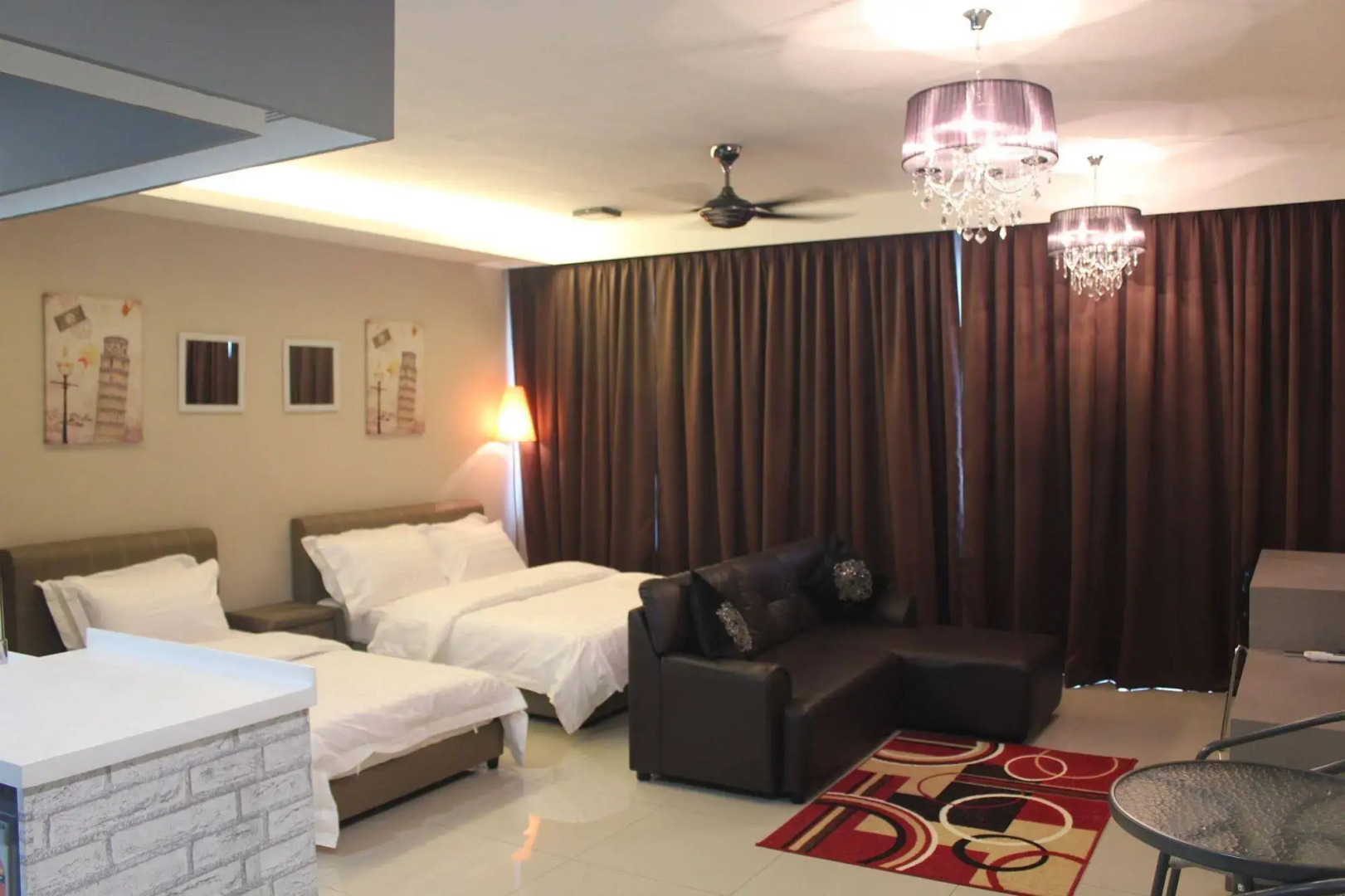 De Houz - Trefoil Setia Alam Home Stay