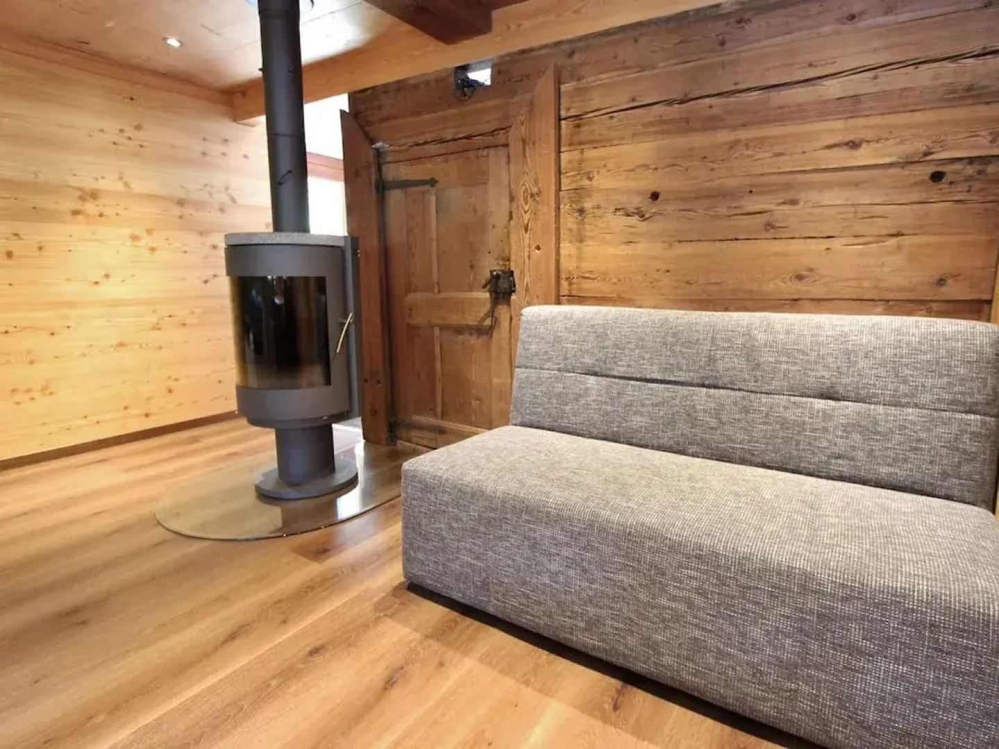 Mountain View Holiday Home in Binntal near Lengtal Deck