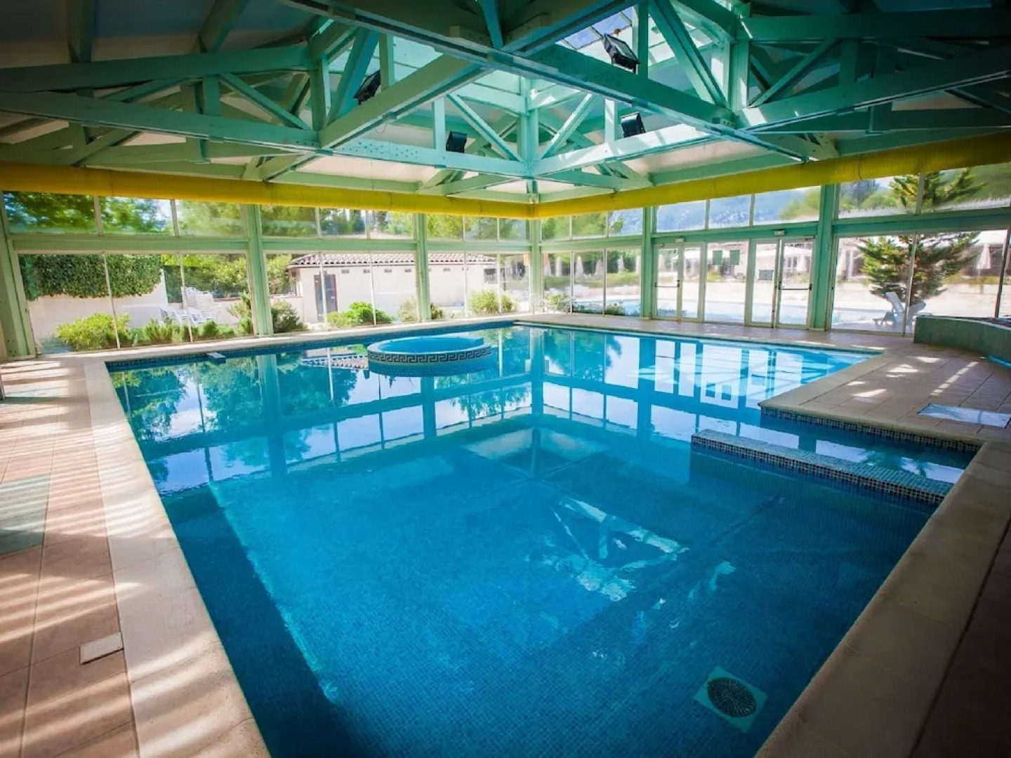 Nice Bungalow With Dishwasher on a Green Domain