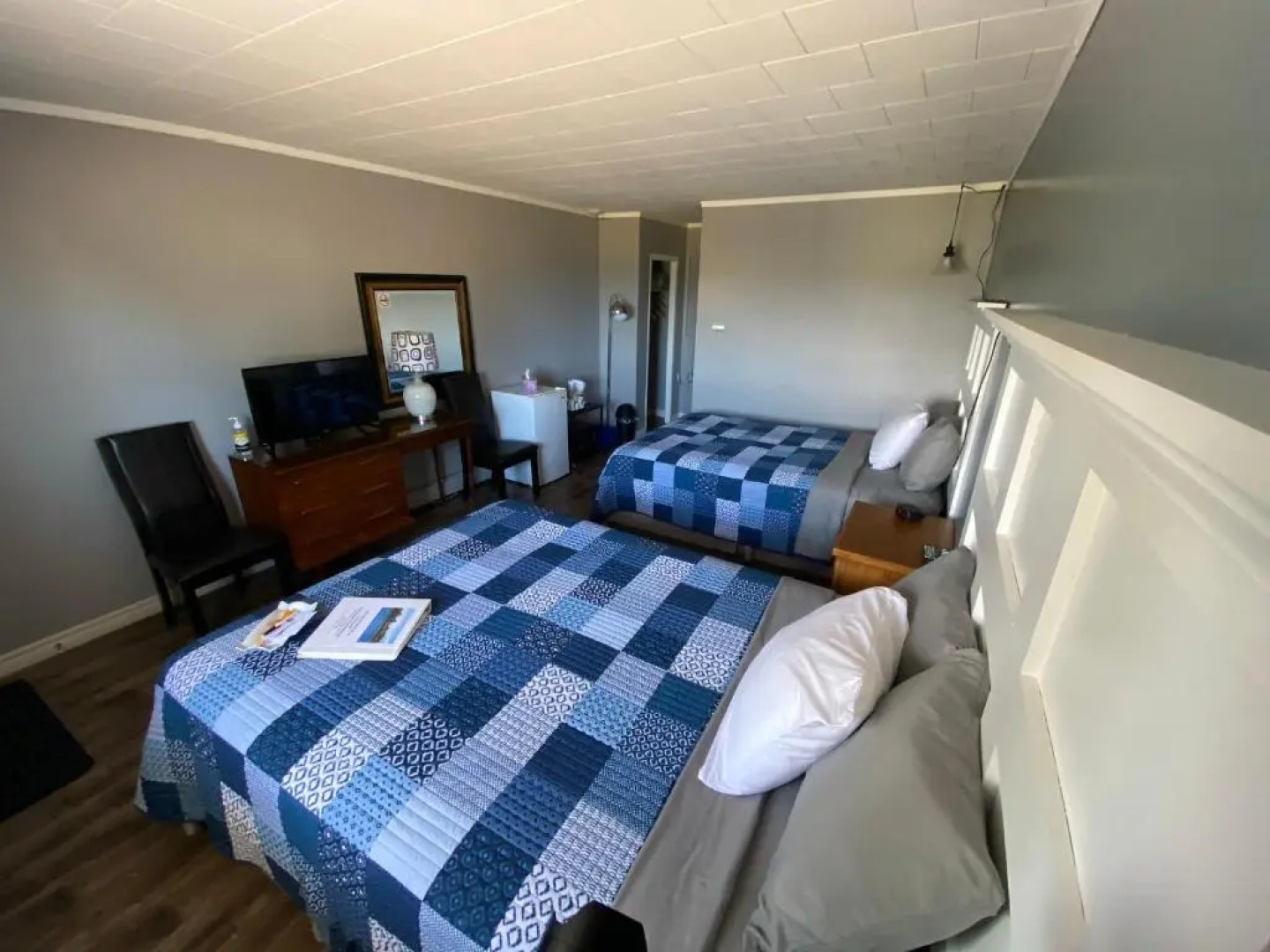 The Pines Motel and Cottages