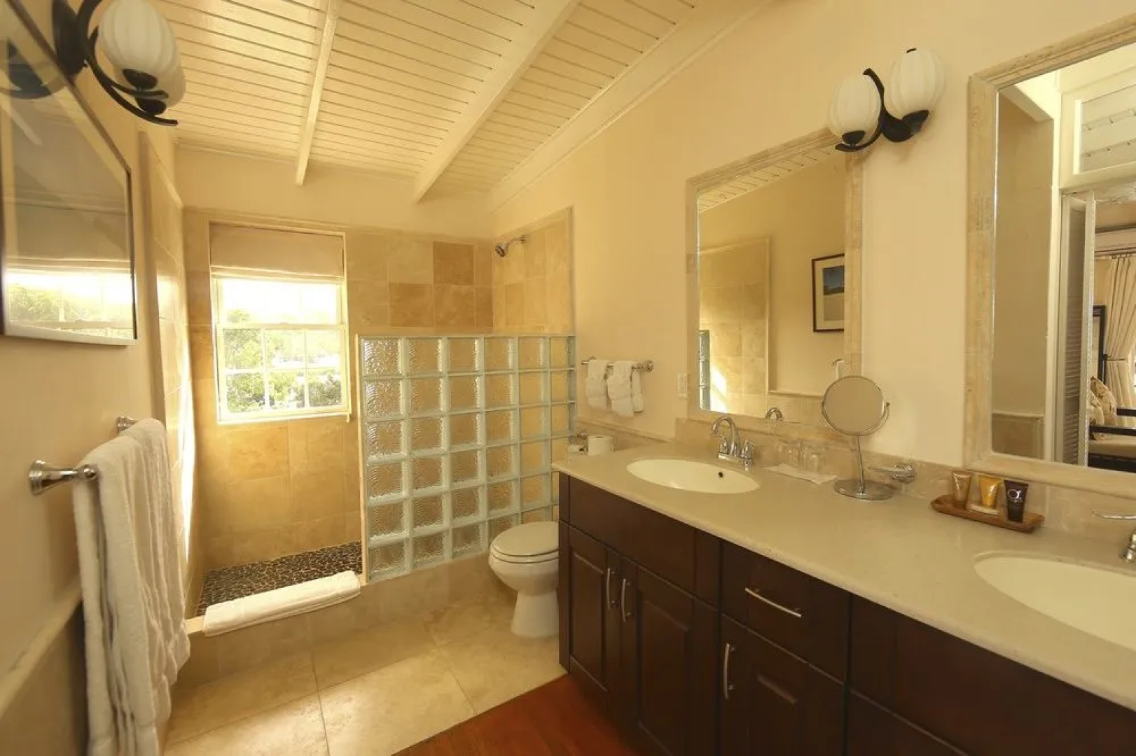 Admiral's Inn and Gunpowder Suites