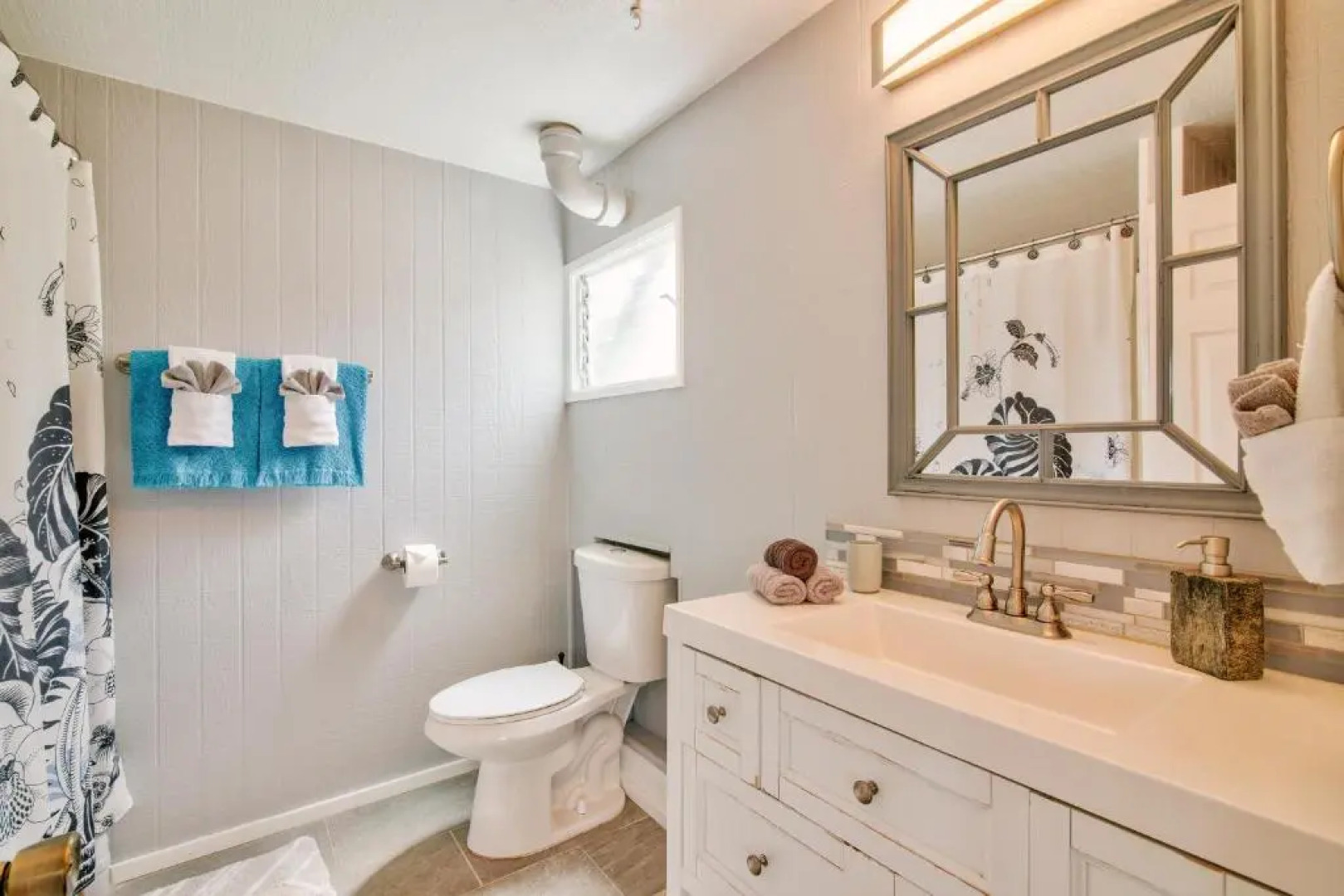 NEW - Pineapple Loft - Entire House Downtown Hilo with AC