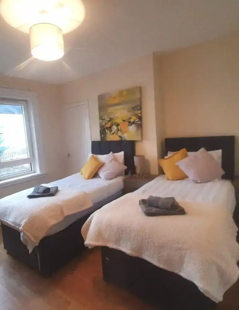 Two Bedroom Apartment by Klass Living Serviced Accommodation Airdrie - Nicol Apartment With WiFi & Parking