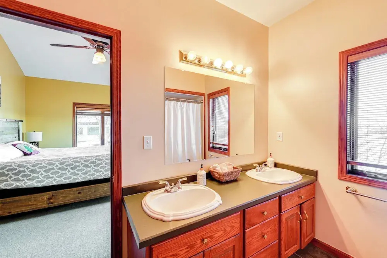 3 Mi to Dtwn: Mtn-view Red Lodge Retreat!