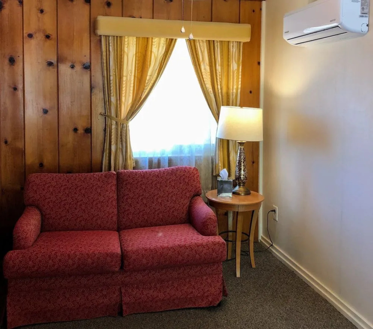 Piazza's Pine Cone Inn