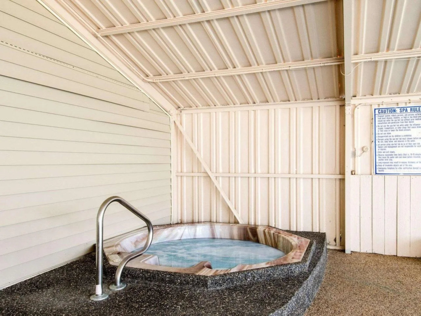 Econo Lodge by Choice - Cape Cod