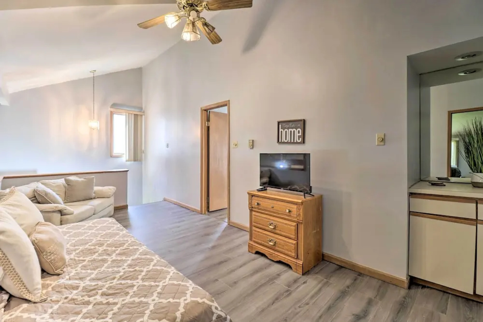 Poconos Retreat w/ Pool & Deck, Near Lake Harmony!