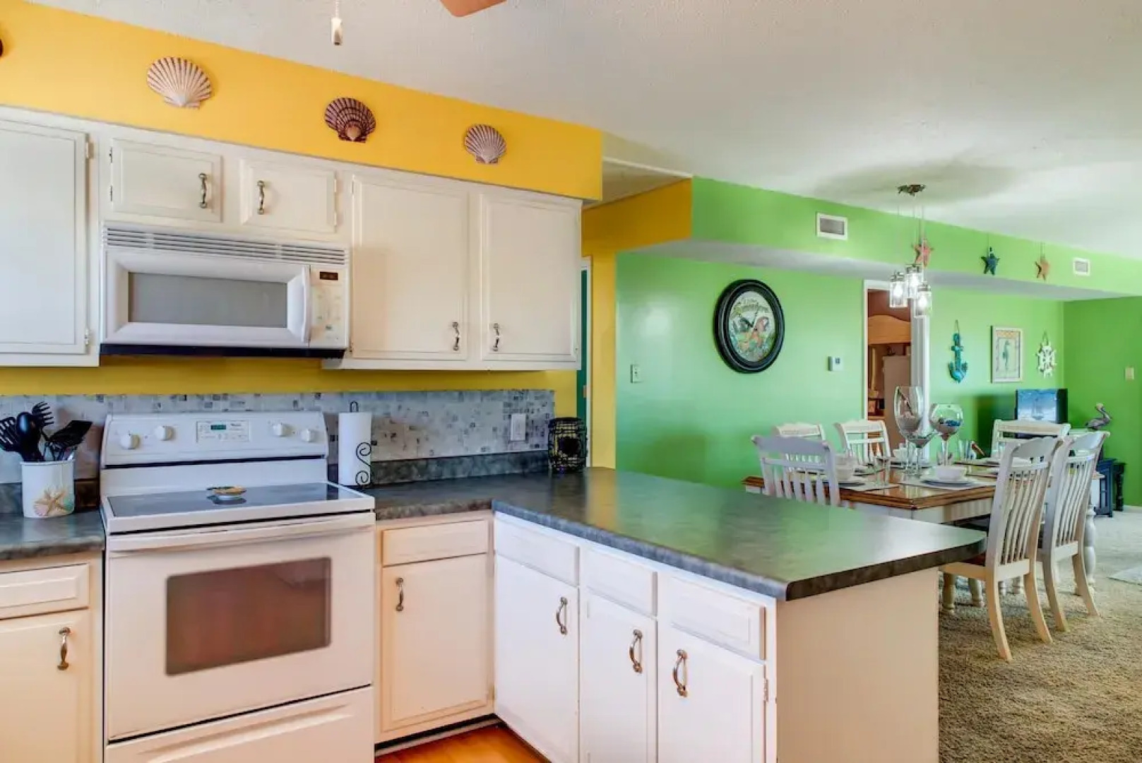 Bikinis & Martinis - Surf Club B12