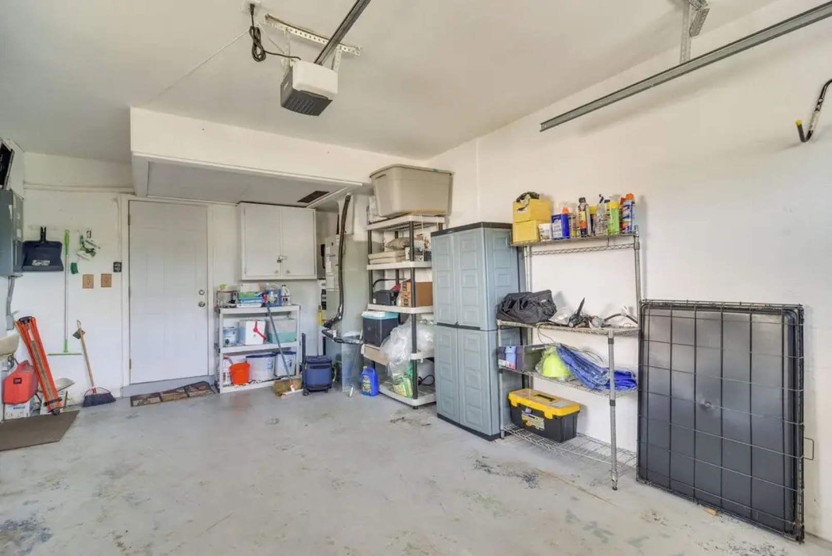 4 Mi to Dog Beach: Largo Home w/ Pool & Hot Tub!