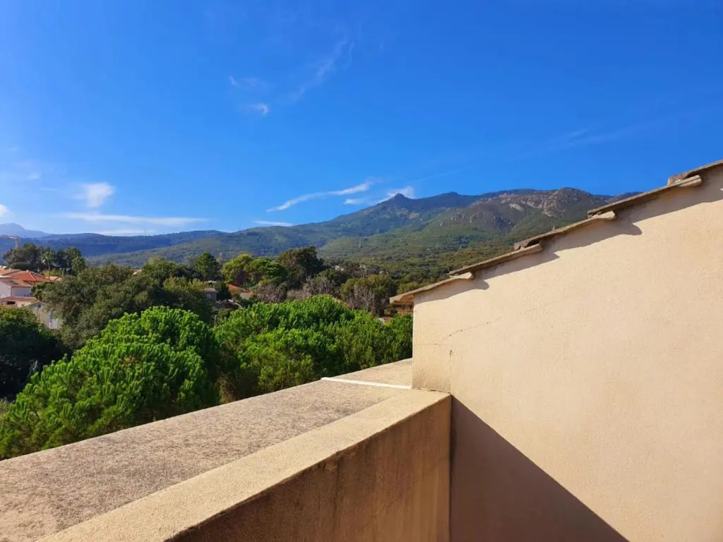Appartement de charme dans résidence avec piscine