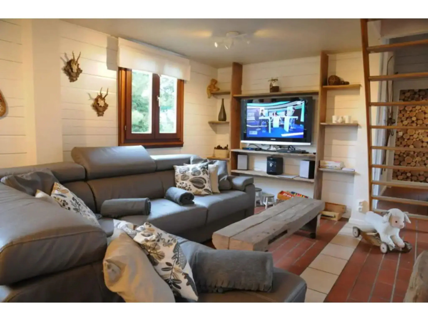 Inviting Holiday Home, Near Cave of Lorette, Namur and Parc Naturel Rgional des Ardennes