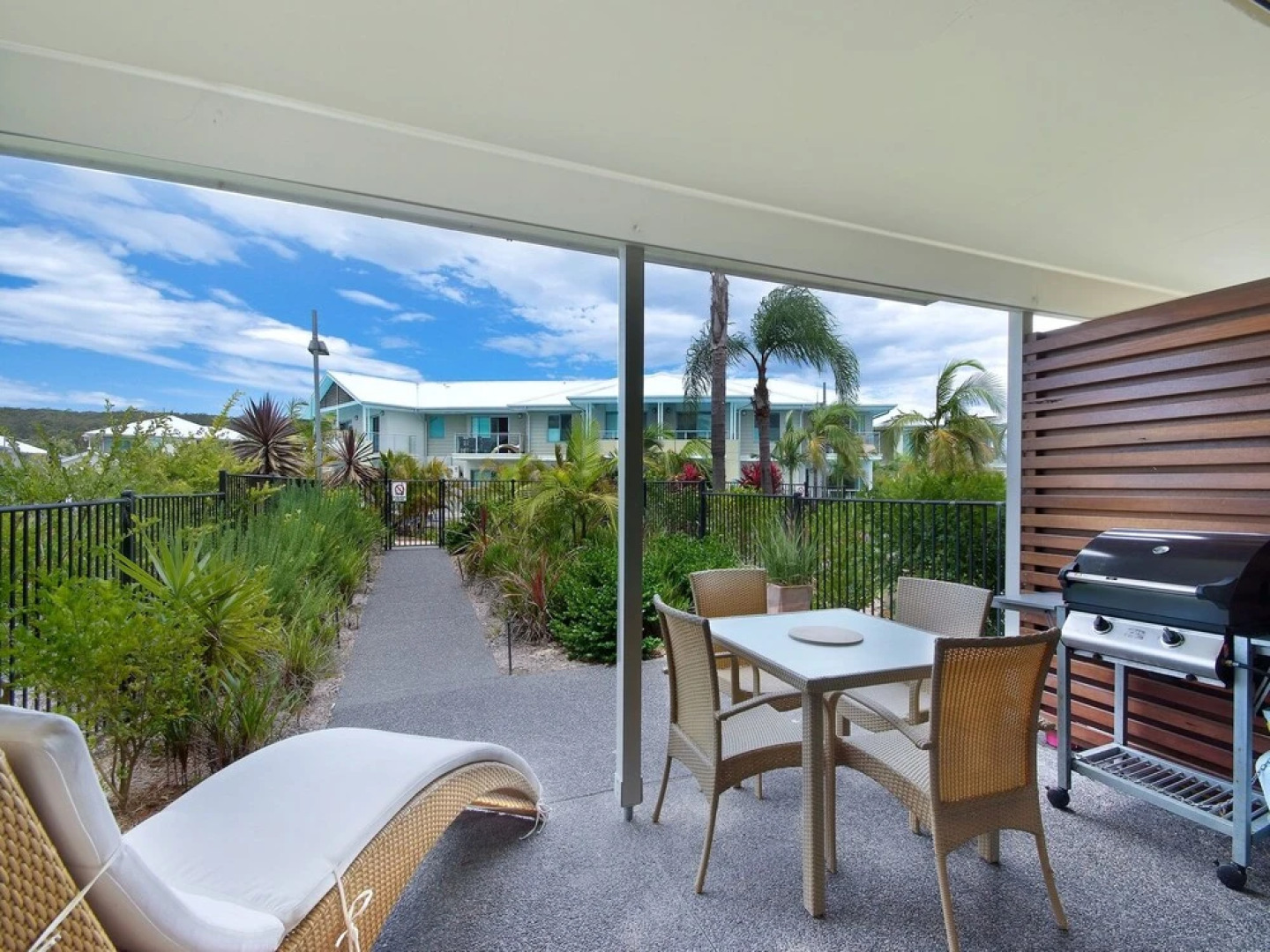 Pacific Blue Townhouse,  358/265 Sandy Point Road