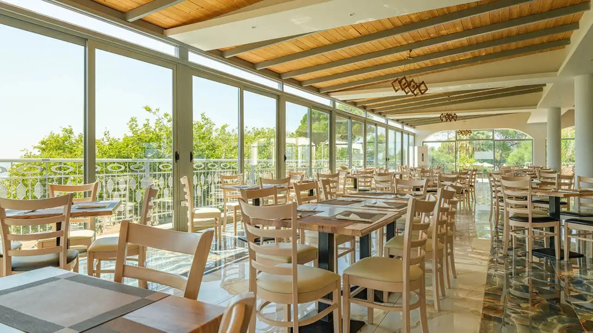 Ninos Grand Beach Hotel & Resort