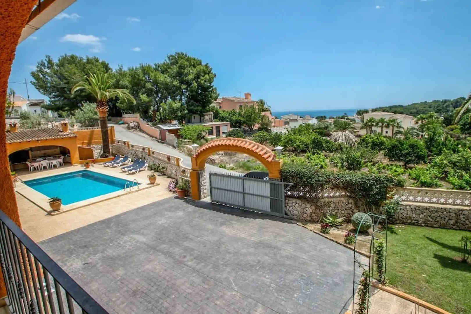 Mariros - pretty holiday property with garden and private pool in Moraira