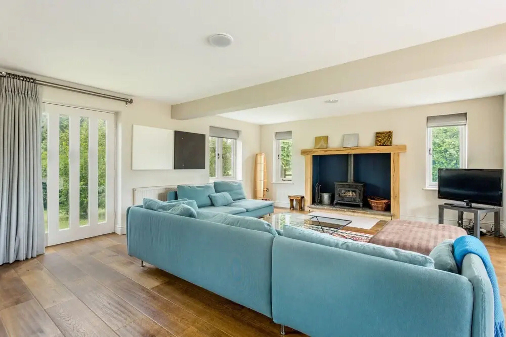 Spacious & Stylish Cotswold Family home