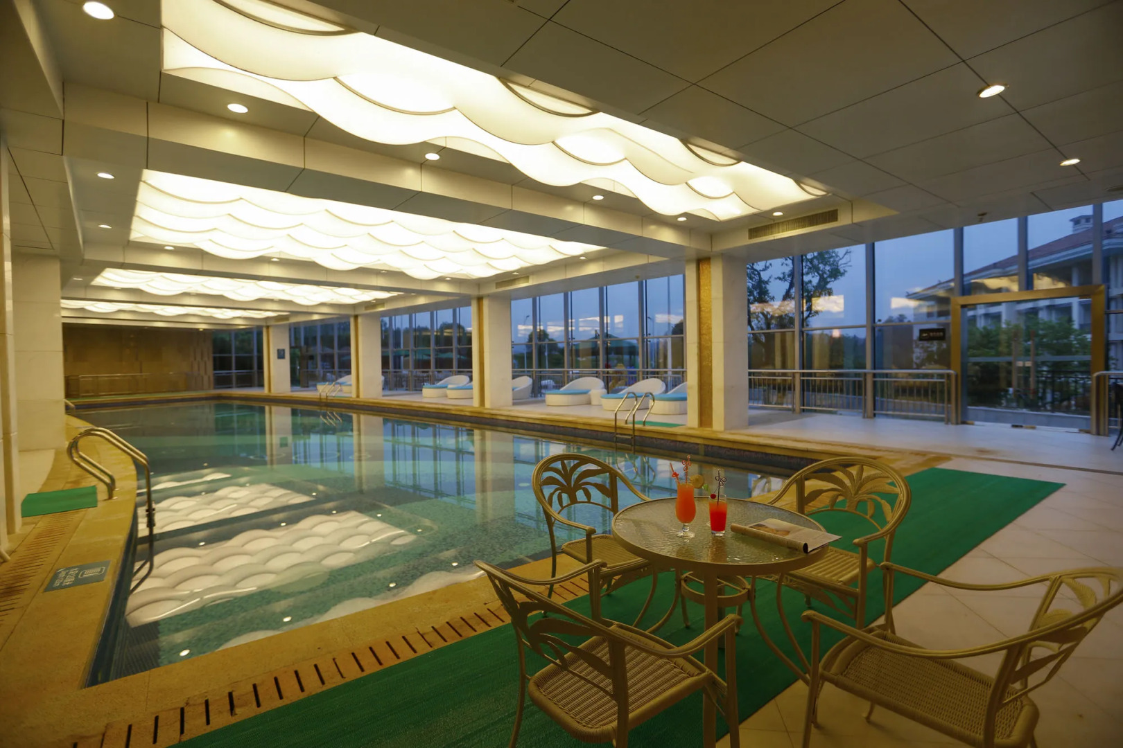 Zhangjiajie Country Garden Phoenix Suites Hotel