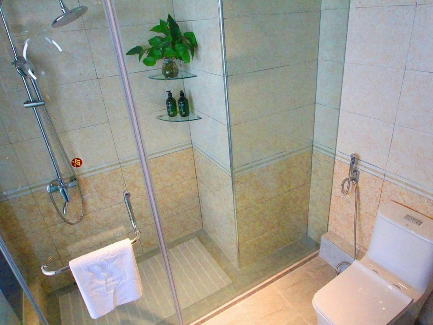Super 8 Premier Hotel (Tumushuke City Government Branch)