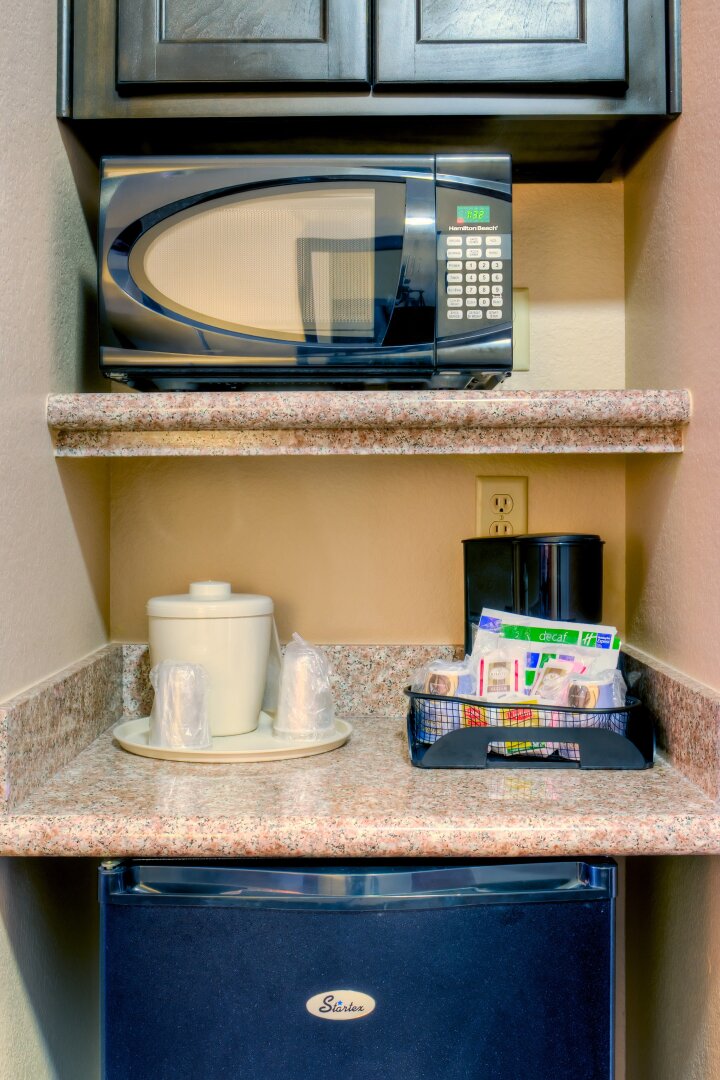 Holiday Inn Express & Suites Granbury by IHG