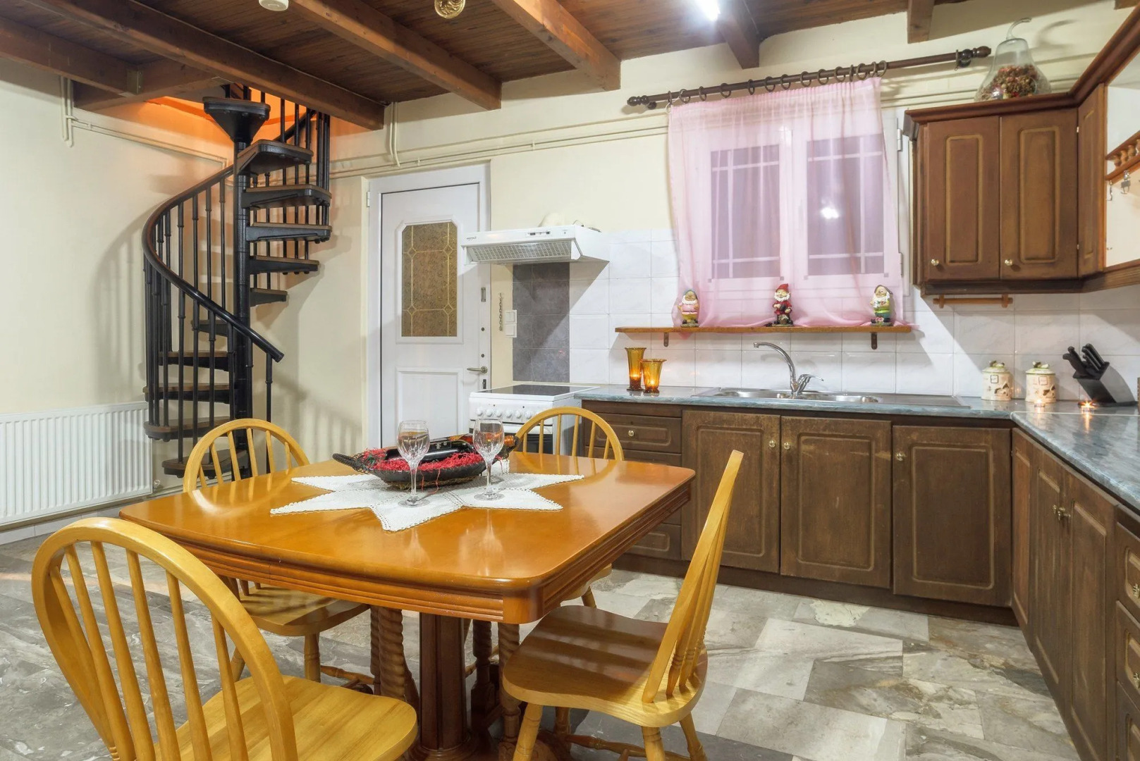 Borsalino Studios & Apartments