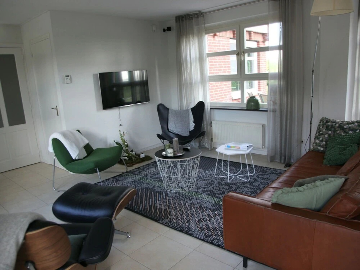 Luxurious, Detached Holiday Home Right by the Water